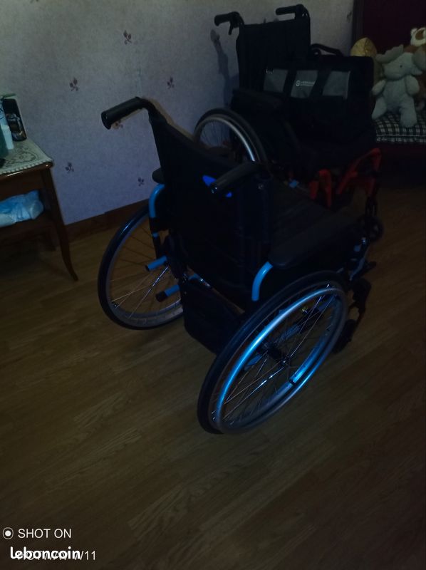 Fauteuil roulant (image 1)