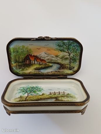 Boîte à Pilules Porcelaine De Limoges - Superbe Objet Décoratif Vitrine
