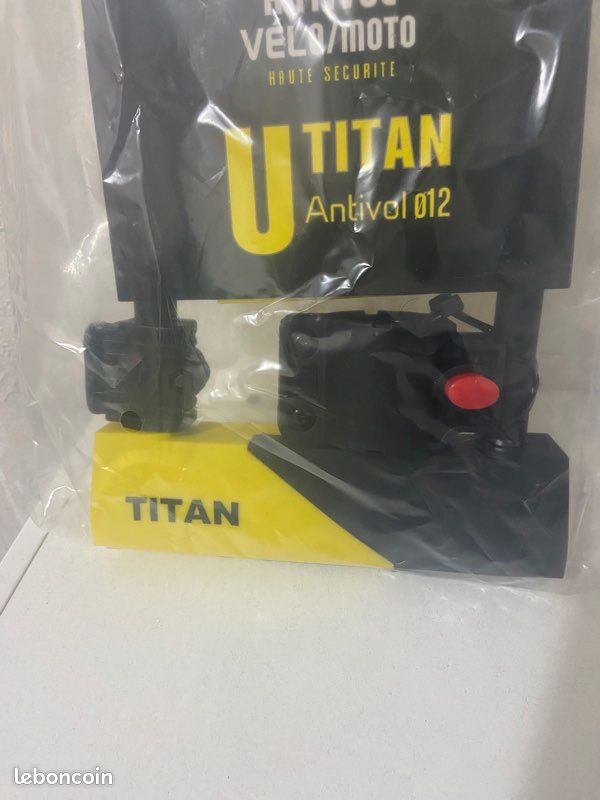 Antivol U Auvray Titan 165x320 Mm - 12 Mm D'épaisseur, à Clé Avec Support