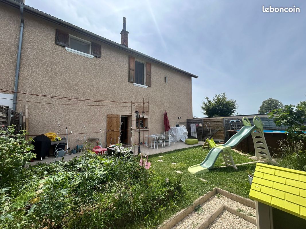 Maison 4 pièces 110 m² · à Saint-Étienne-de-Saint-Geoirs · 110 m² · 229 000 €