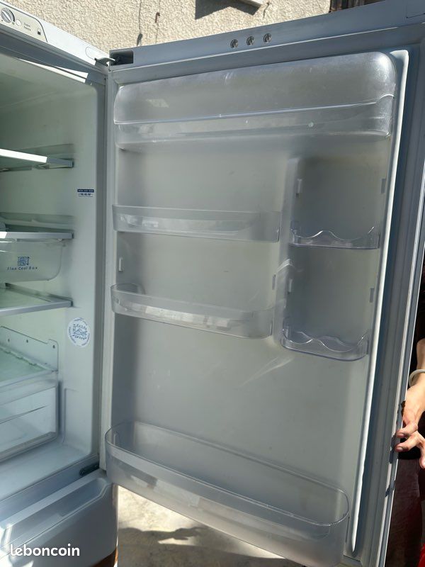 Réfrigérateur congélateur indesit (image 4)