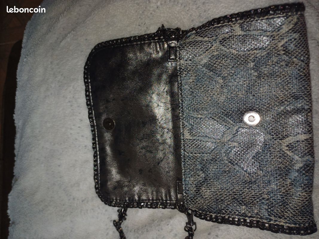Sac à main effet python (image 3)