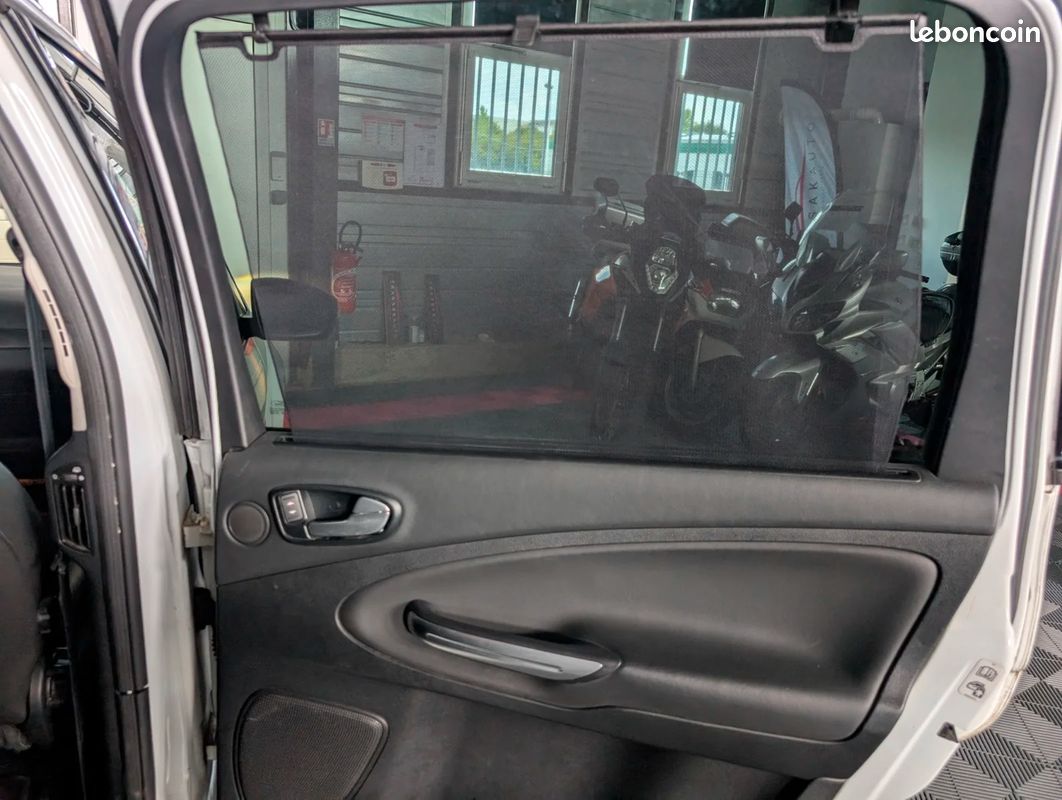 FORD GALAXY II 2.2 TDCI 200 FAP Titanium 7 places (image 39)