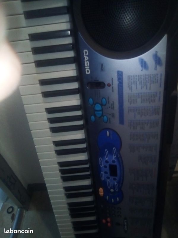 Piano (image 1)