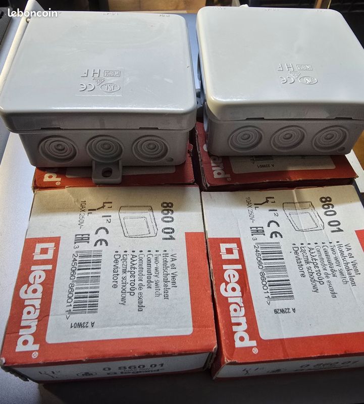 Lot De 2 Boîtes De Dérivation Legrand – Pour électricité – Neuves Sans Emballage