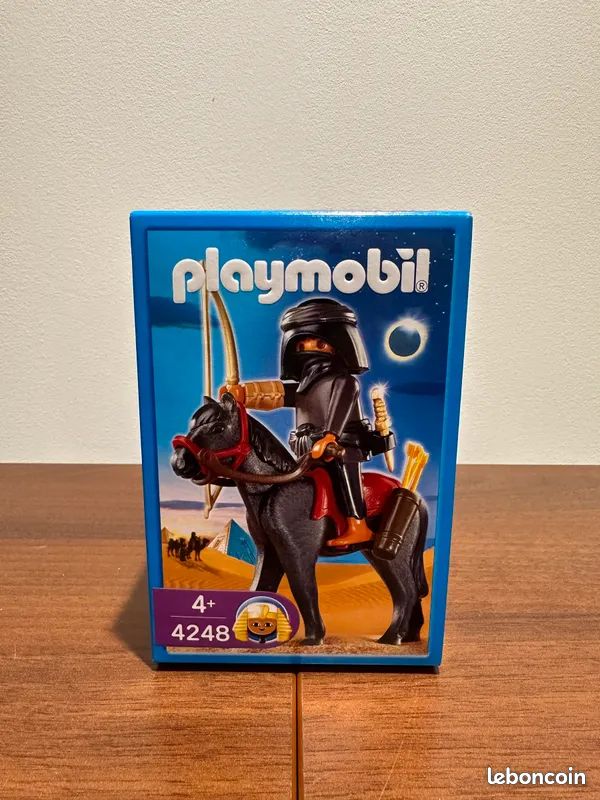 Kit de jeu écurie et cheval blanc ou marron