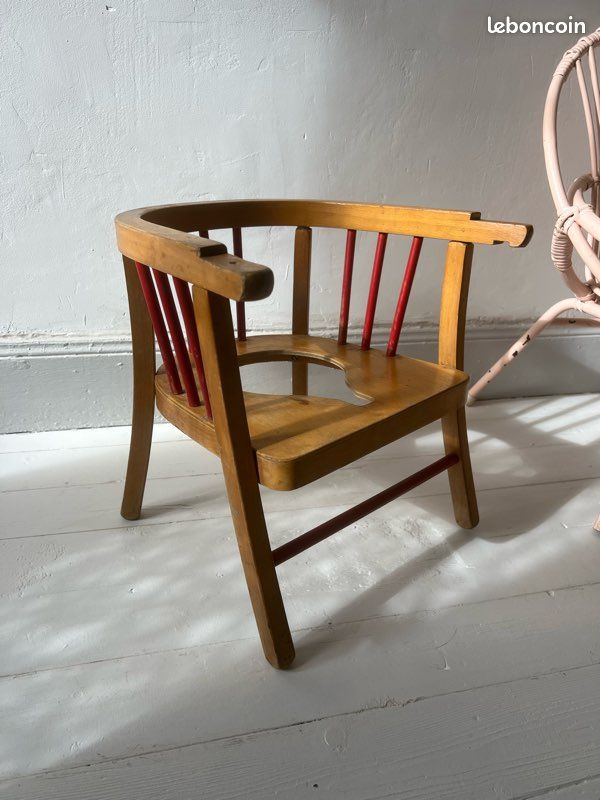 Chaise ancienne percée sur Gens de Confiance