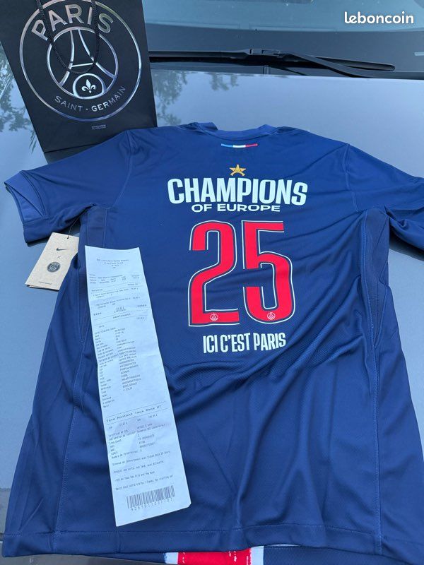 PSG Maillot Collection Officielle Paris Saint Germain - Taille Homme M PSG Maillot Collection Officielle Paris Saint Germain - Taille Homme M