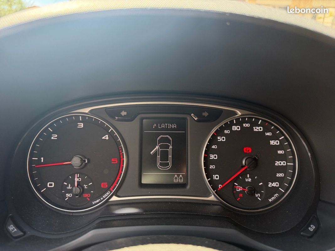 AUDI A1 1.6 TDI 105 S LINE 105Ch Garantie 12 mois (image 12)