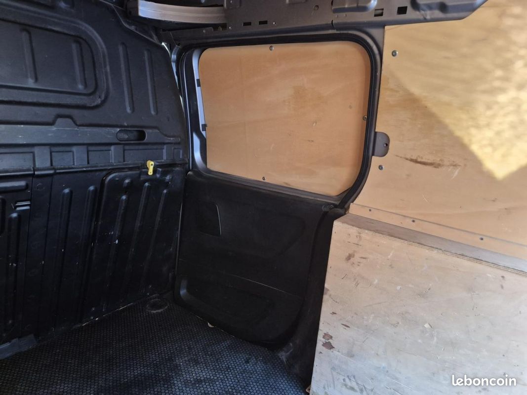 PEUGEOT PARTNER Standard 1000KG 1.5 BlueHDi S&S - 100 III Grip Standard PHASE 1 GARANTIE 6 MOIS (image 26)
