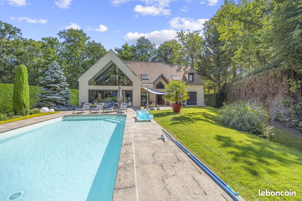 Maison 7 pièces 251 m² · à Lamorlaye · 251 m² · 1 090 000 €