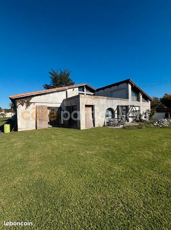 Maison 9 pièces 247 m² · à Arvert · 247 m² · 232 000 €