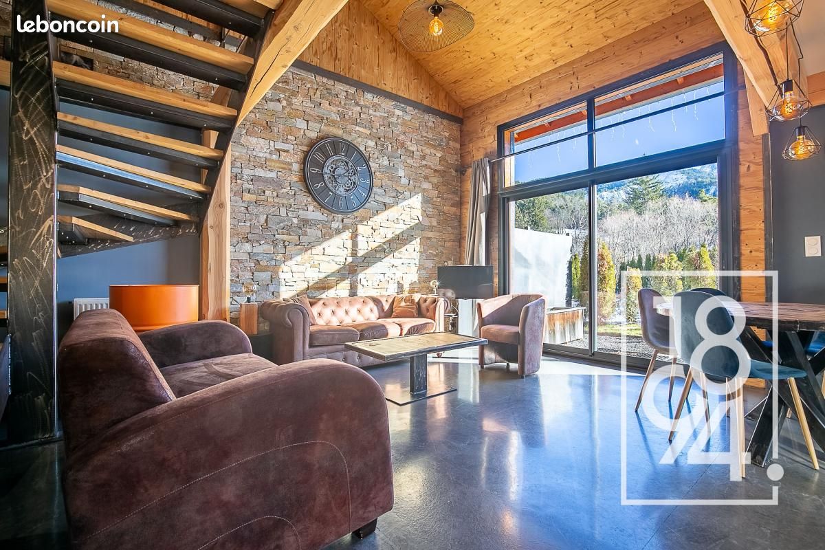 Maison 11 pièces 328 m² · à Uvernet-Fours · 328 m² · 880 000 €