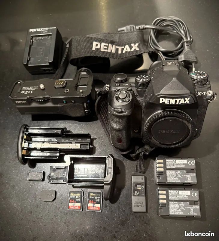 PENTAX K-1 NU avec poignée Grip D-BG6 et plein d'accessoires d'origine (image 1)