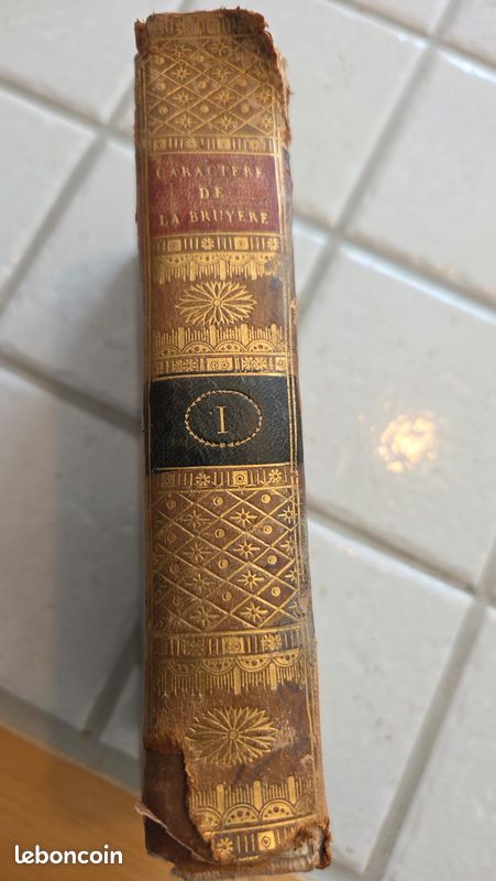 Edition ancienne des Caractères de La Bruyère (image 1)