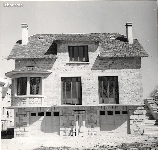 Vente maison individuelle toute en pierre sur 3 étages avec jardin privatif de 772 mc 2 garages fermés en sous-sol à St Chély d'Apcher (image 2)