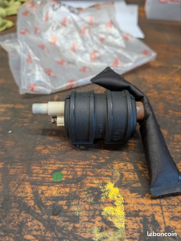Pompe a essence DUCATI SUPERSPORT SS a carbu (image 1)