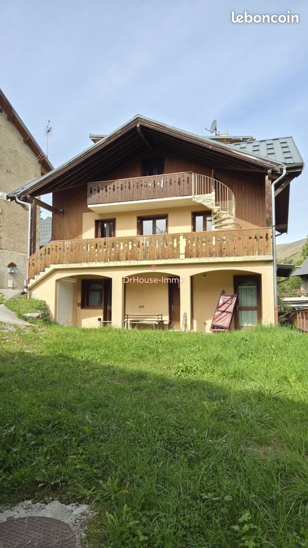 Maison 7 pièces 150 m² · à Saint-Jean-d'Arves · 150 m² · 330 000 €