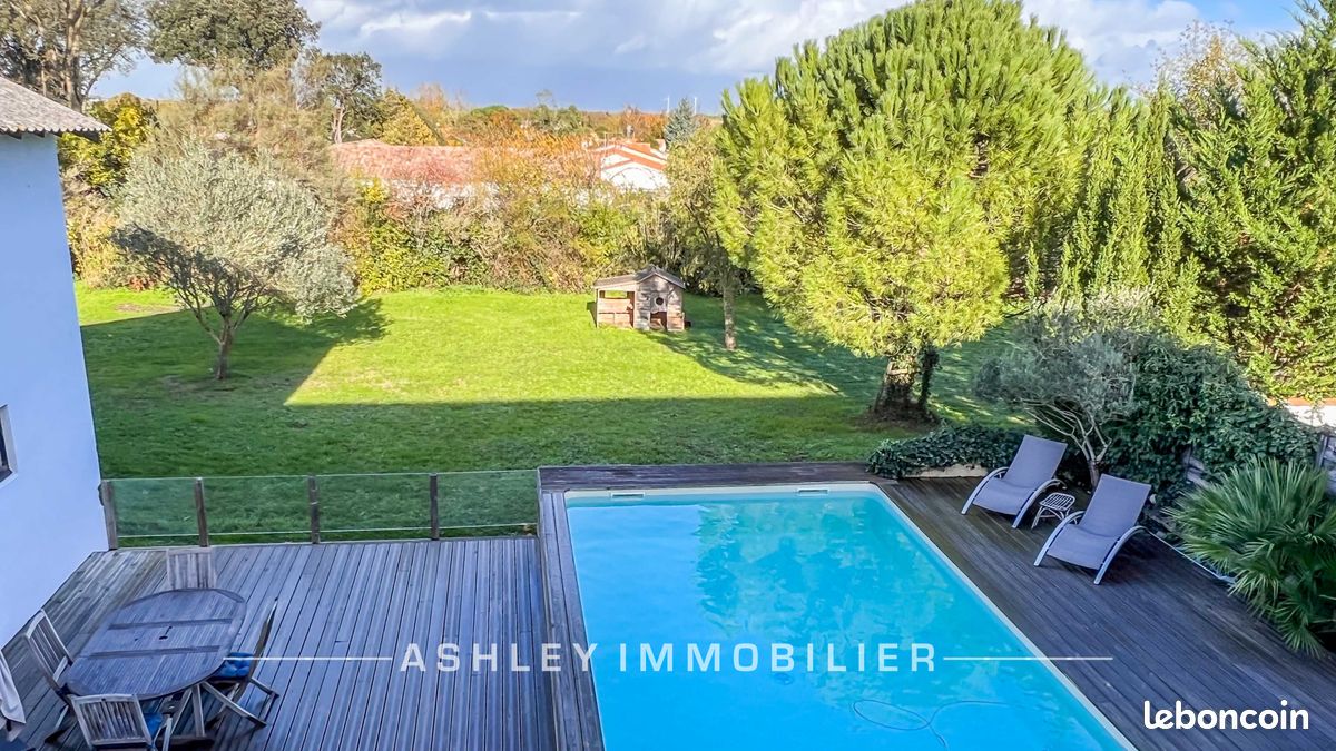 Maison 6 pièces 240 m² · à Sainte-Soulle · 240 m² · 1 029 000 €