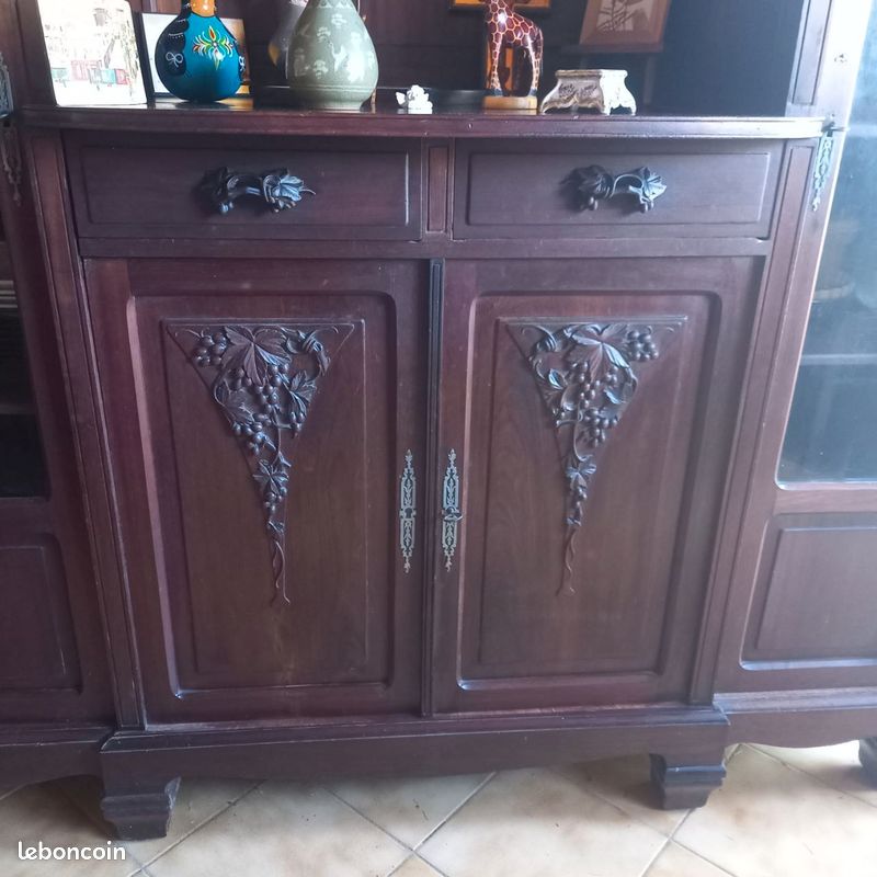Buffet sculpté en bois exotique (image 4)