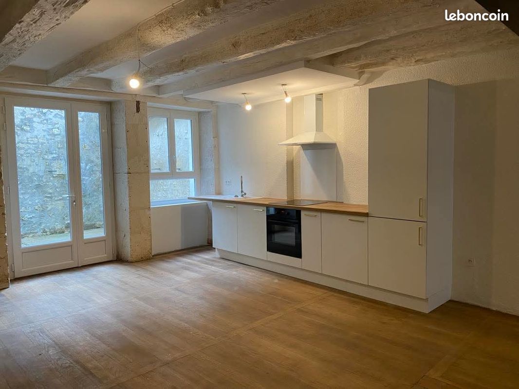 Appartement 2 pièces 50 m² · à La Rochefoucauld-en-Angoumois · 50 m² · 565 €