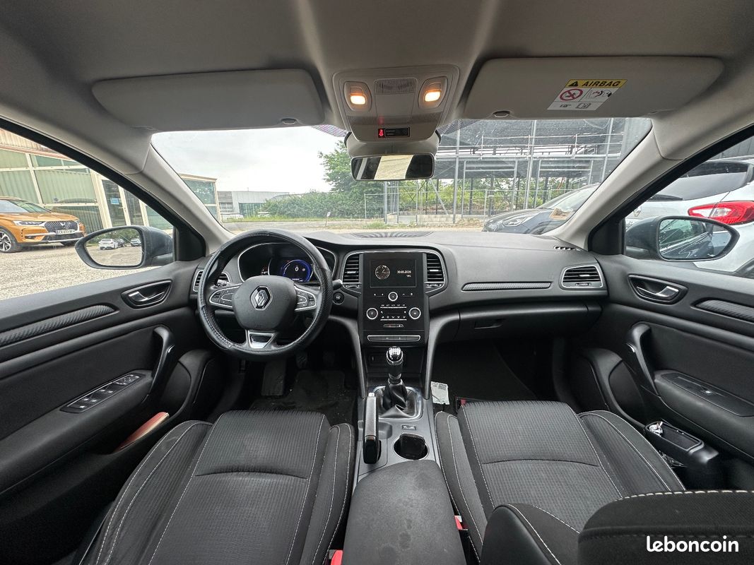 RENAULT MEGANE IV BERLINE TCe 100 Energy Life (image 13)