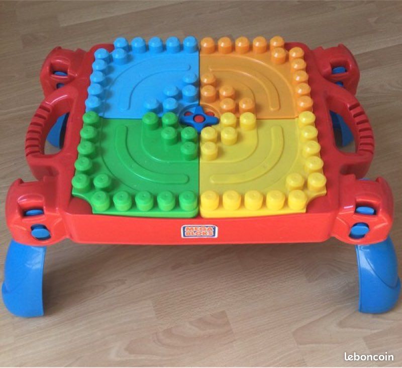 Table d’activité d’apprentissage MEGA BLOKS (image 1)