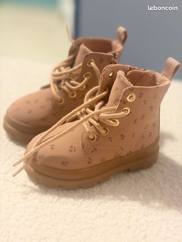 Chaussures bottes enfants T22 (image 2)