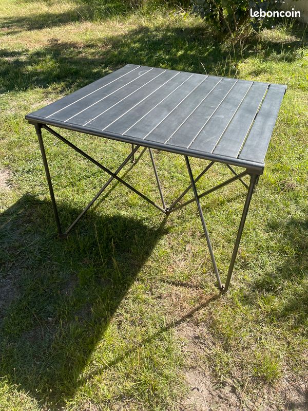 Chaises, table et tabourets de camping (image 1)