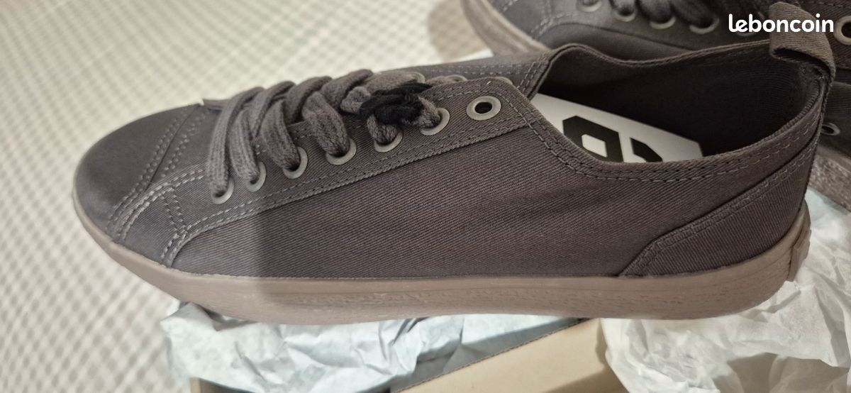 Lot de 2 baskets neuves taille 41 et 43 (image 3)