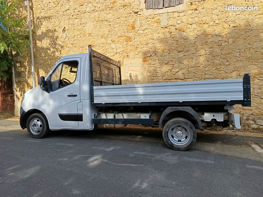 Vente camion benne nissanNV 400 (image 2)