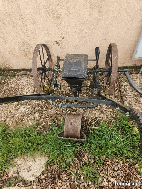 Ancienne charrue vintage (image 2)