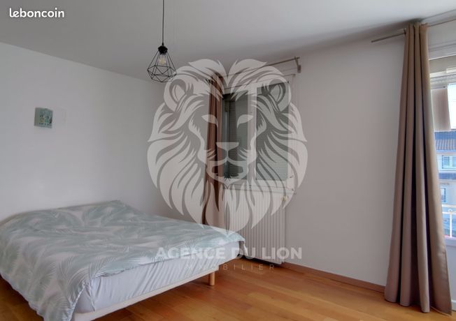 https://img.leboncoin.fr/api/v1/lbcpb1/images/19/c0/34/19c034de0e7403a8abc4486aa5b020b2c0c30a2b.jpg?rule=ad-image