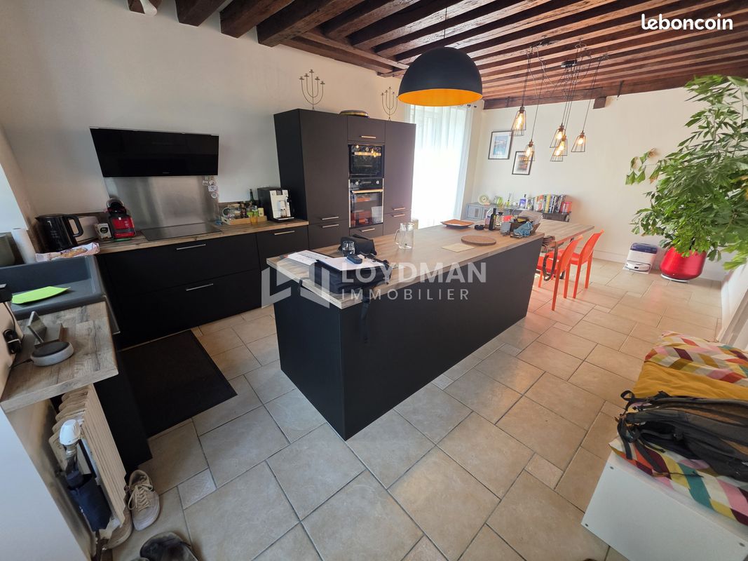 Maison 8 pièces 204 m² · à Mareuil-sur-Arnon · 204 m² · 332 000 €