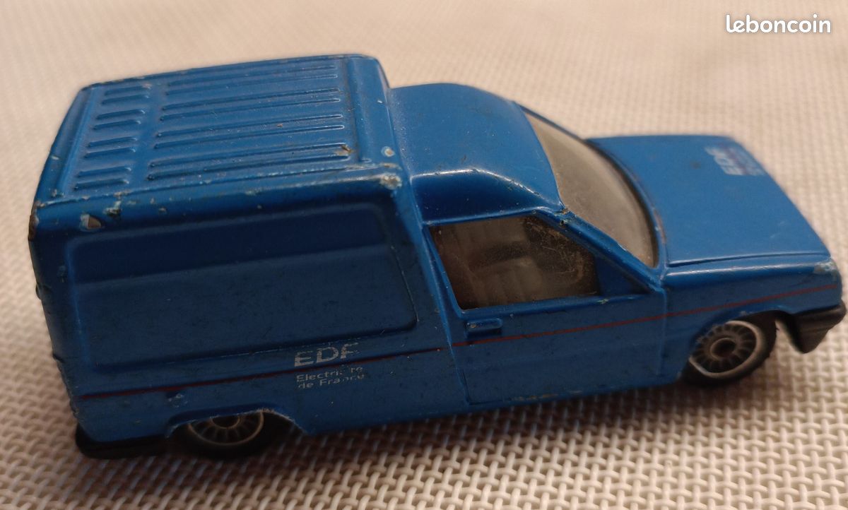 Renault F4 fourgonnette 1961 bleu trafic