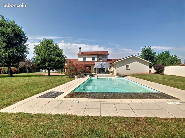 Maison 8 pièces 230 m²