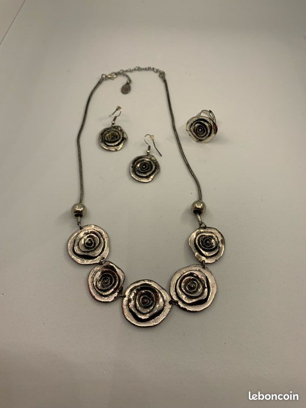 Collier fantaisie métal , B O et bague N 32 (image 2)