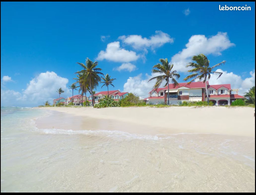 Appartement Courbaril Charmant et spacieux T3 en bord de mer accès direct plage (image 1)