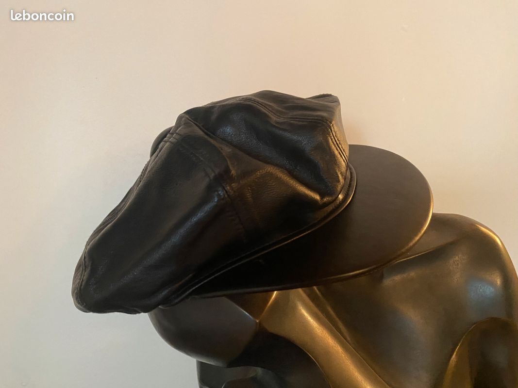 Casquette gavroche noire femme , état neuf (image 2)