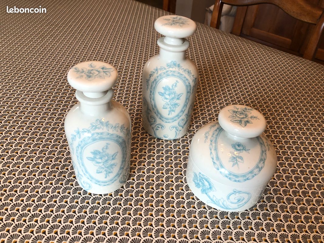 Service de toilette ancien porcelaine de Paris (image 1)