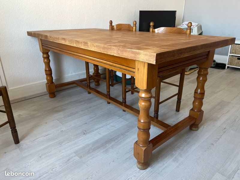 Ensemble table et 4 chaises (image 1)