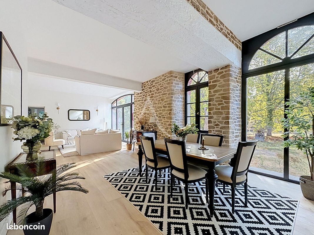 Maison 6 pièces 220 m² · à Savennières · 220 m² · 1 739 €/mois