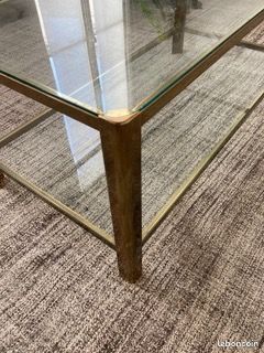 Table basse en bronze poli à double plateau de verre, travail Français attribué à Jacques Quinet pour Maison Malabert (image 7)