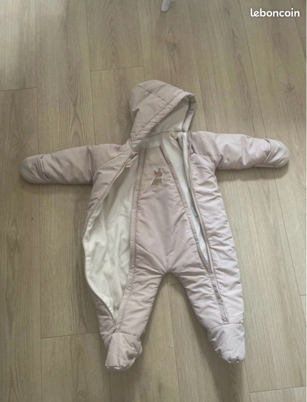 Combi hiver gants, capuche et pieds intégrés (image 1)