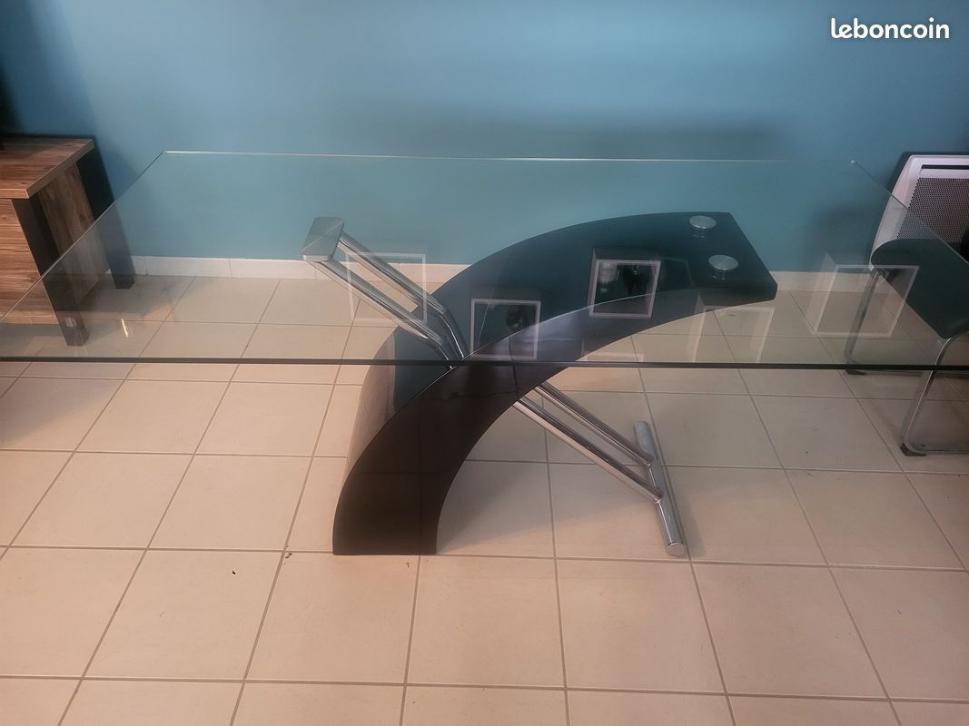 Table à manger avec 6 chaises (image 2)