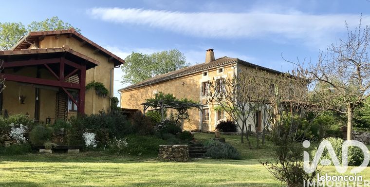 Maison 11 pièces 470 m²