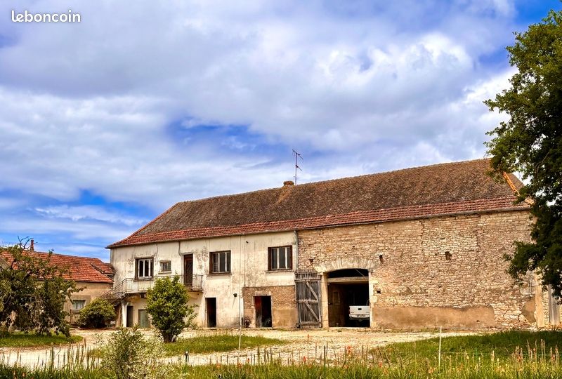 Maison 4 pièces 118 m² · à Fontaines · 118 m² · 129 900 €