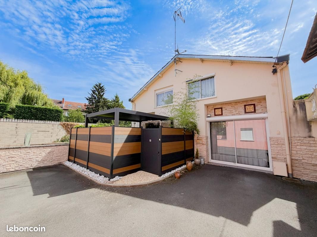 Maison 5 pièces 205 m² · à Montluçon · 205 m² · 147 150 €