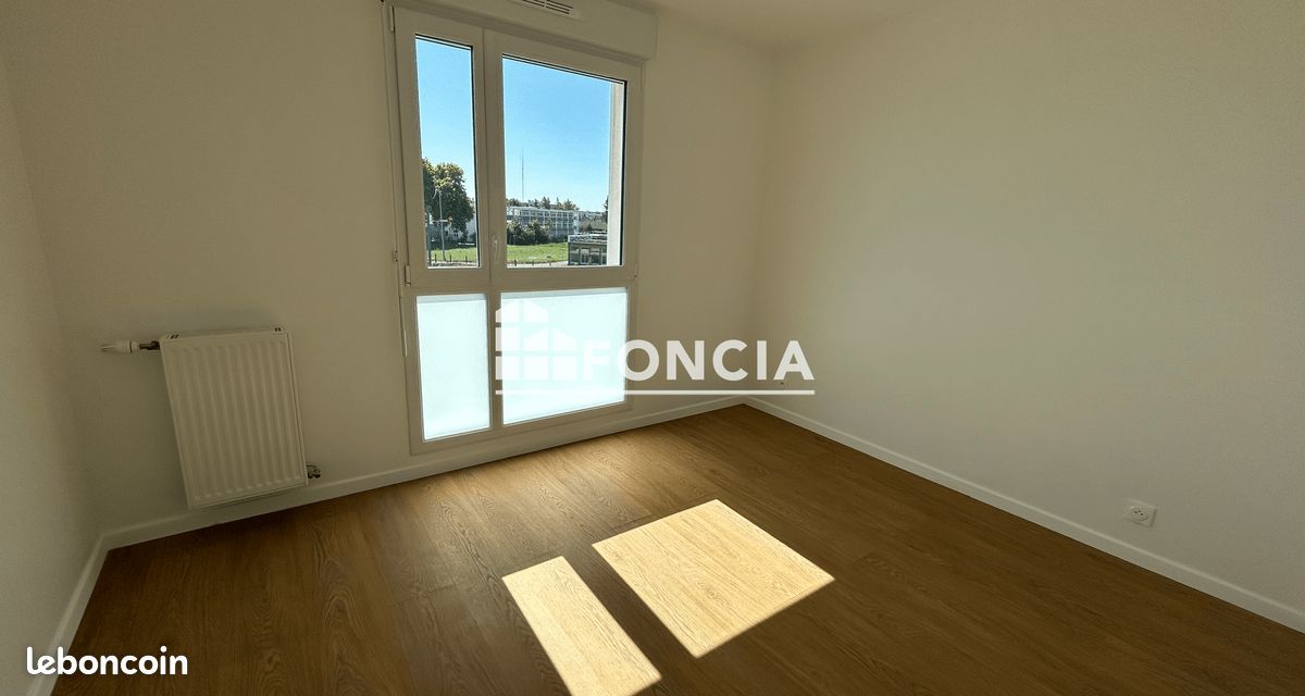 Apartment (image 8)
