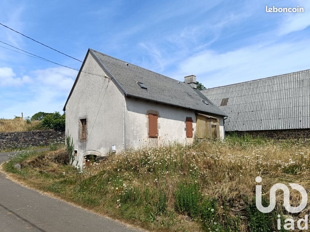 Maison 4 pièces 130 m² · à Pleaux · 130 m² · 44 000 €